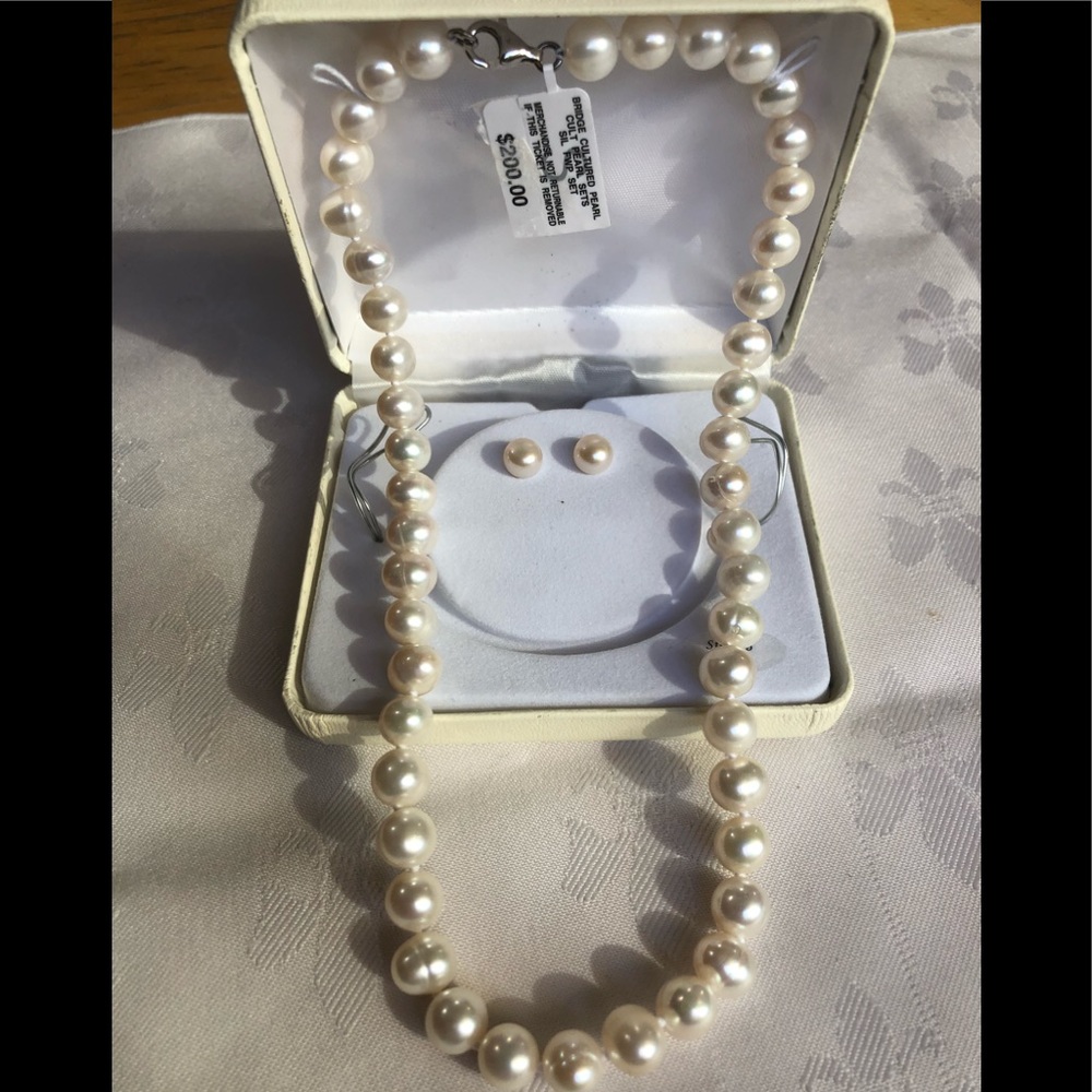 Pearl earrings and necklace in box